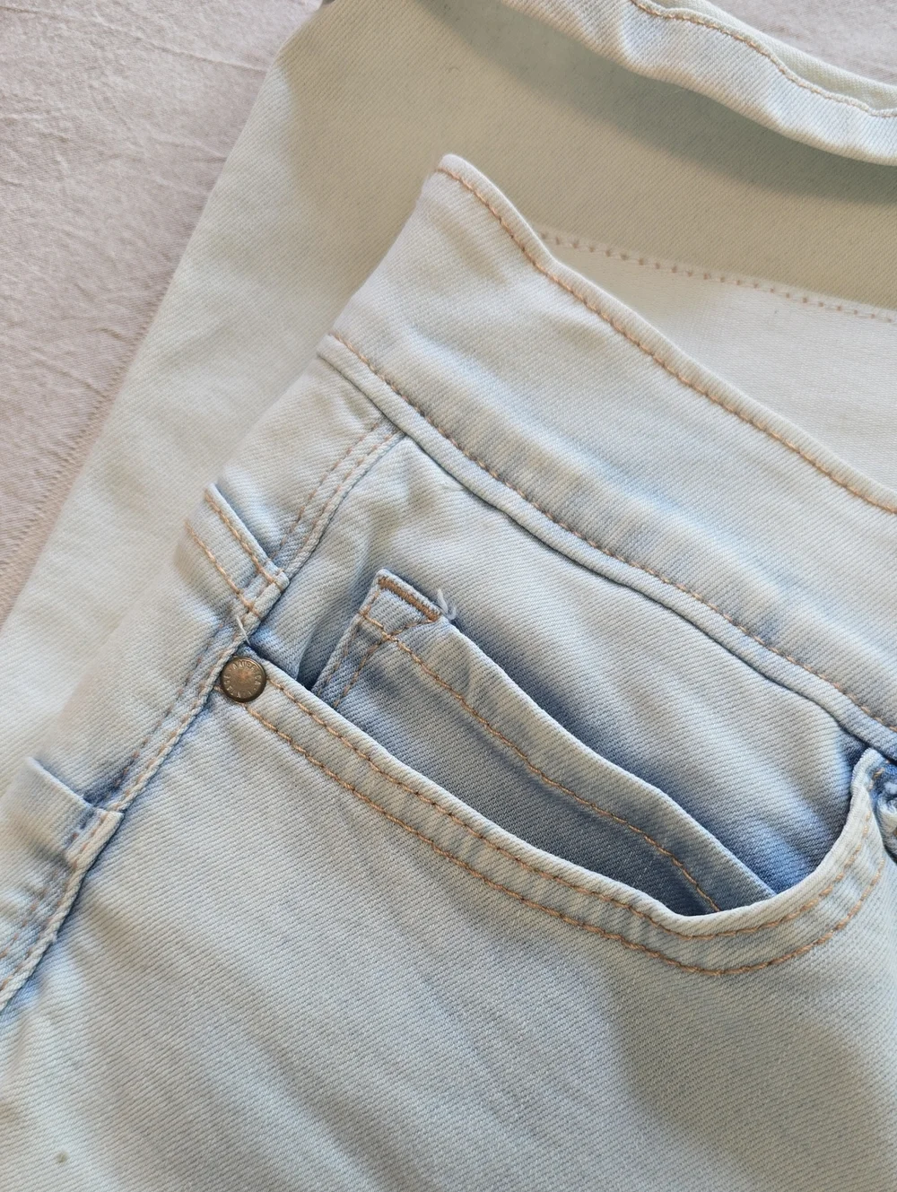 Vintage America Light Wash  Cuffed Women’s Jeans Size 2/26